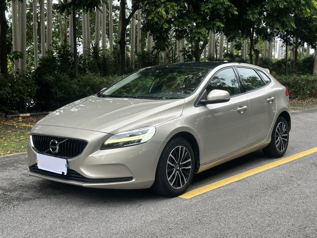 Volvo V40 2018 T3 Smart Edition