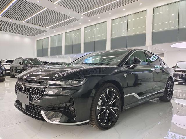 Lantu Chasing Light PHEV 2024 Ultra-long battery life Four-wheel drive Ultimate Edition
