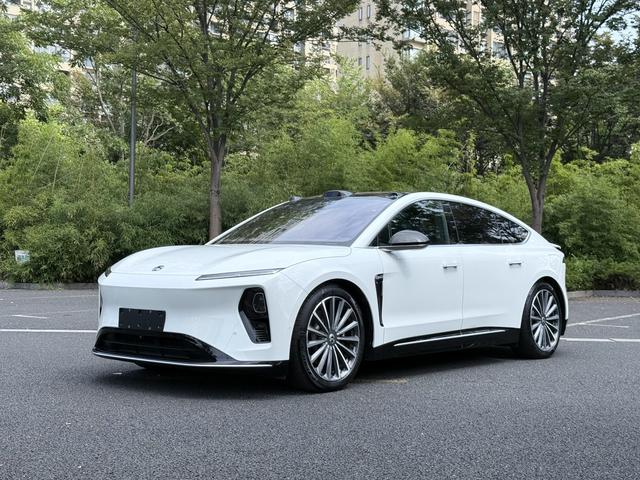 Модель Nio ET9 2025 мощностью 102 кВт*ч