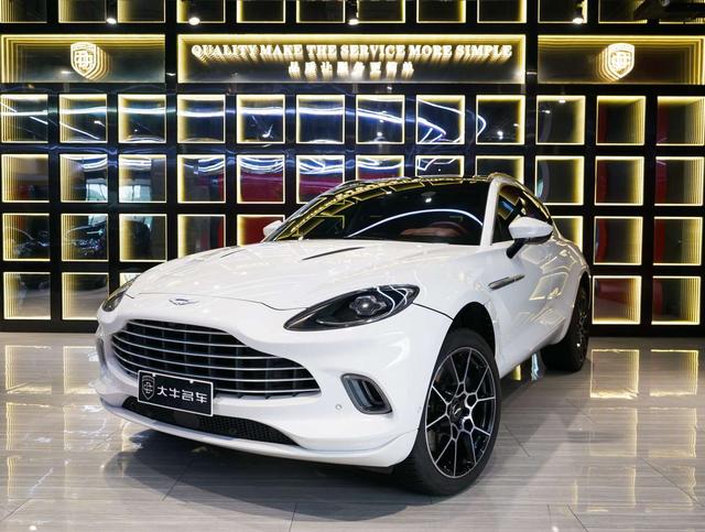 Aston Martin DBX 2021 4.0T V8 Silhouette