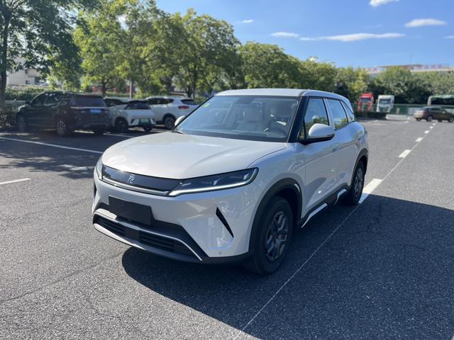 Yuan UP 2025 model 301KM pilot type
