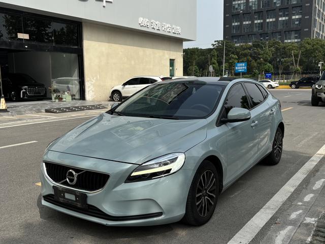 Volvo V40 2018 T3 Smart Edition