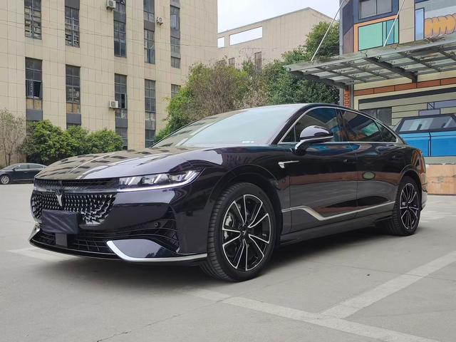Lantu Chasing Light PHEV 2024 Ultra-long battery life Four-wheel drive Ultimate Edition