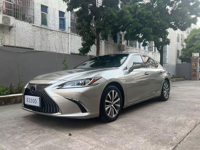 Lexus ES 2020 300h Excellence National V