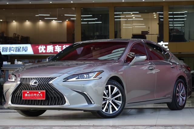 Lexus ES 2018 300h Excellence Edition State V