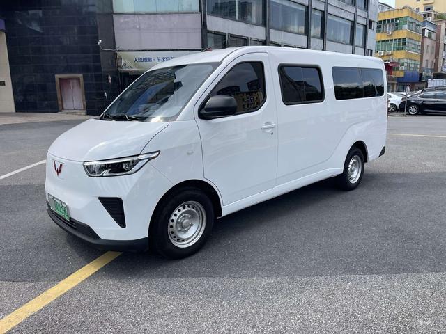 Wuling Yangguang 2024 300km Comfortable Bus version 60kW