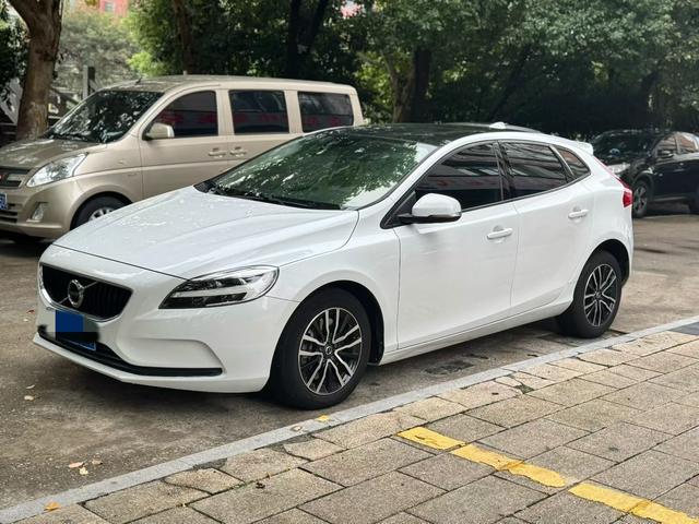 Volvo V40 2018 T3 Smart Edition
