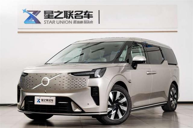 Volvo EM90 2025 Ultra six-seater