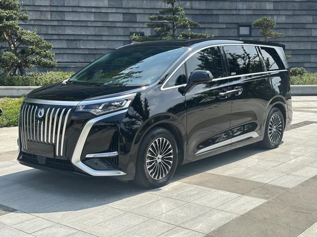 Denza D9 EV 2024 model 600 four-wheel drive premium type