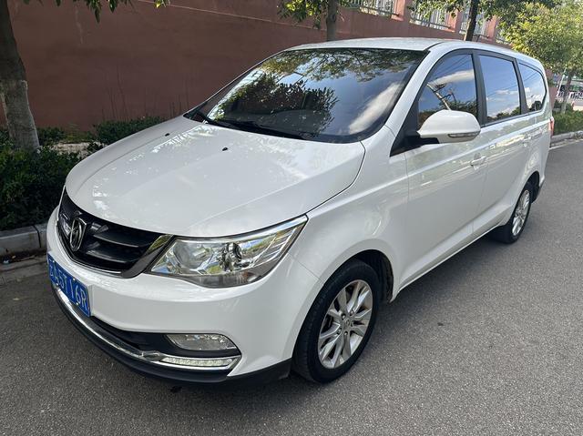Baojun 730 2016 1.5L manual standard 7-seater