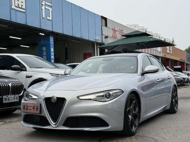 Giulia Giulia 2021 2.0T 280HP Deluxe