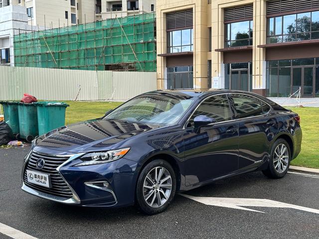 Lexus ES 2017 300h Mark Levinson Comfort Edition