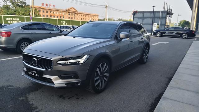 Volvo V90 2022 Cross Country B5 AWD Intelligent Edition