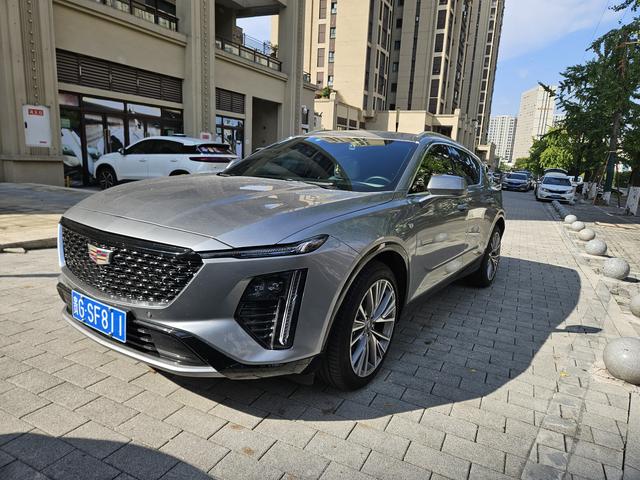 Cadillac GT4 2023 25T Premium