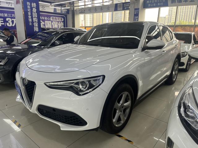 Stelvio Steinway 2017 2.0T 200HP Elite