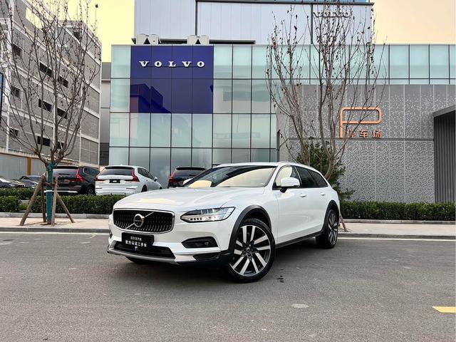 Volvo V90 2022 Cross Country B5 AWD Intelligent Edition