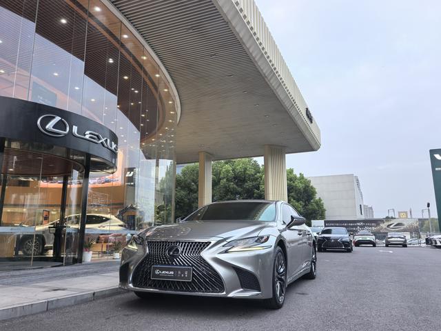 Lexus LS 2018 500h Executive Edition State V