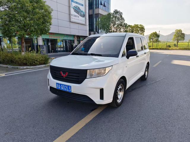 Wuling Hongguang PLUS 2019 1.5T manual Comfortable 7-seater