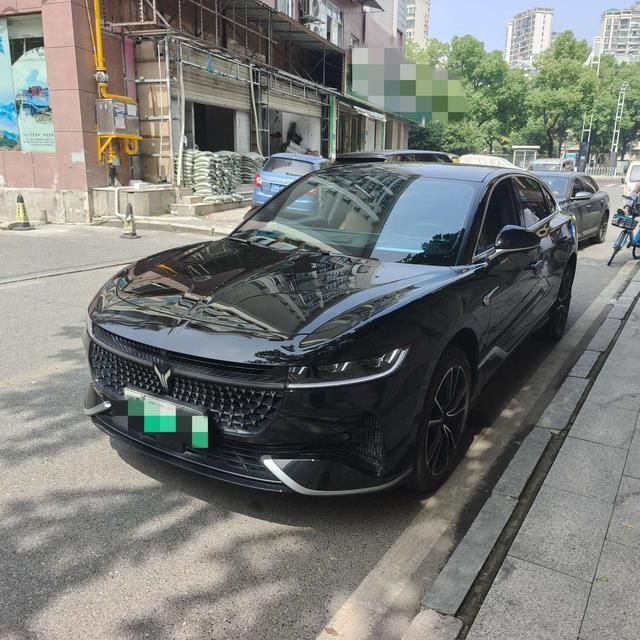 Lantu Chasing Light PHEV 2024 Ultra-long battery life Four-wheel drive Ultimate Edition