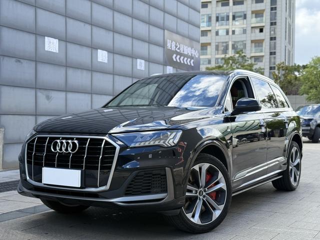 Audi Q7 2020 model 55 TFSI quattro Black Samurai Exclusive Edition