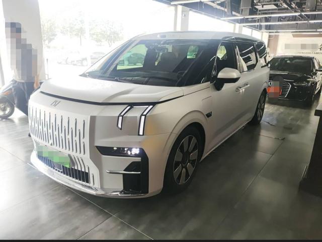 ZEEKR 009 2024 six-seater executive edition four-wheel drive 108kWh