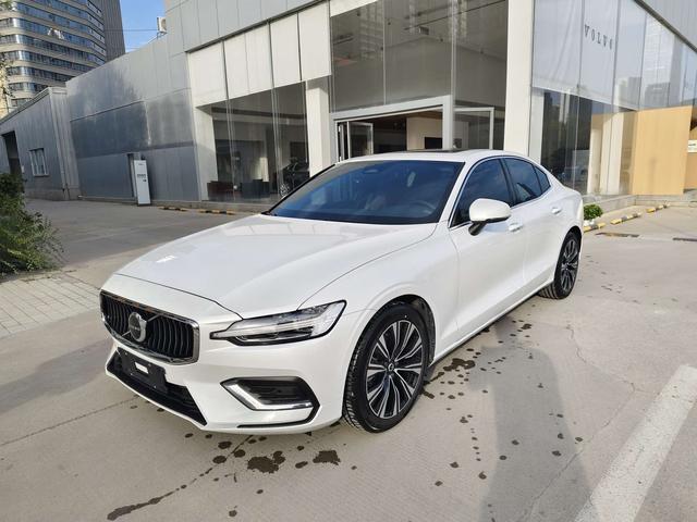 Volvo S60 2024 B4 Zhiyuan Deluxe Edition