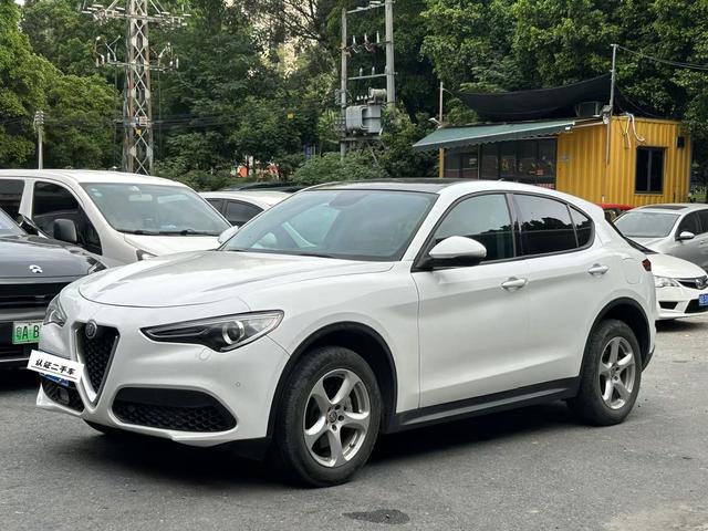 Stelvio Steinway 2017 2.0T 200HP Elite