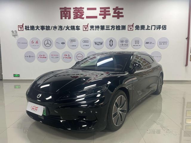 Denza Z9GT DM 2024 1100 four-wheel drive Max version