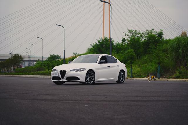 Giulia Giulia 2017 2.0T 200HP Elite
