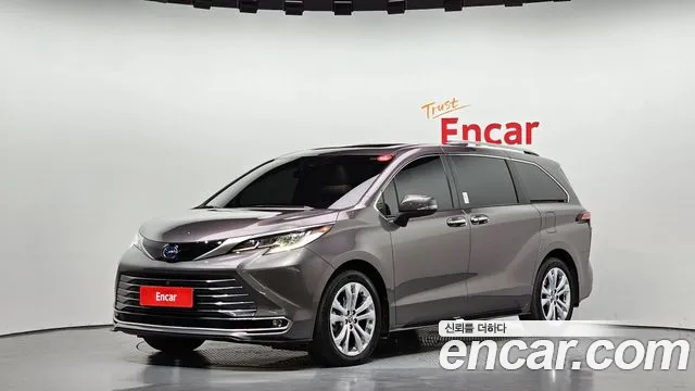 Toyota Sienna 2.5 Hybrid 2WD