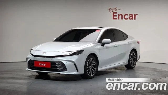 Toyota Camry 2.5 XLE Hybrid