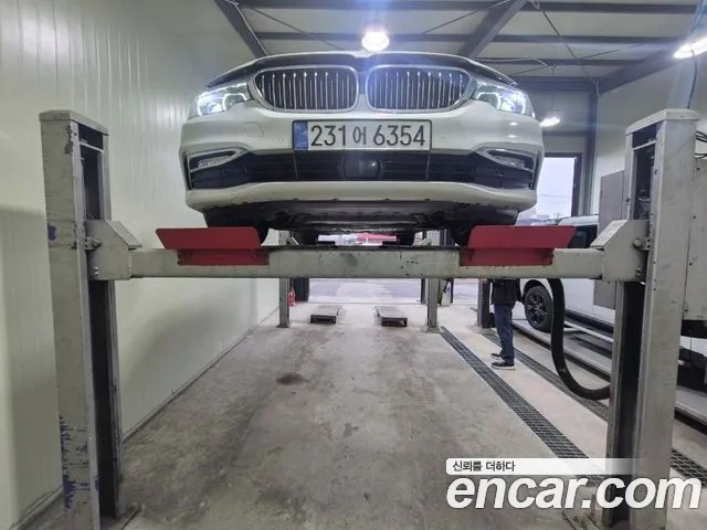 BMW 5-Series 520i Luxury