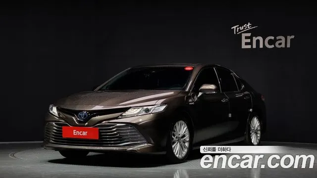 Toyota Camry 2.5 XLE Hybrid