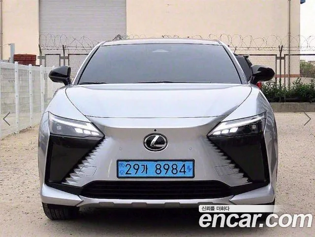 Lexus RZ Luxury