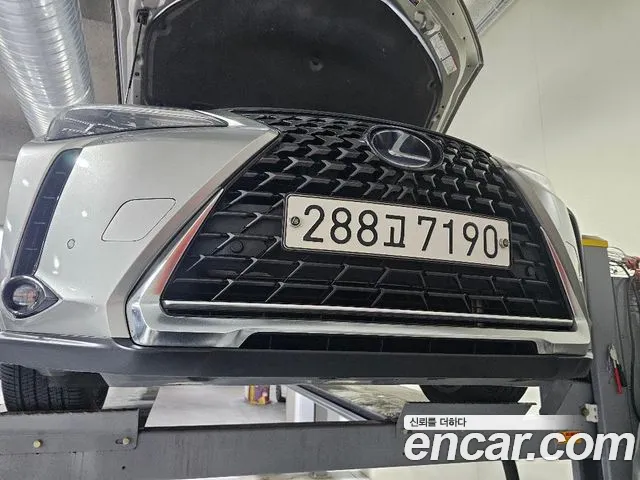 Lexus UX 2.0 AWD