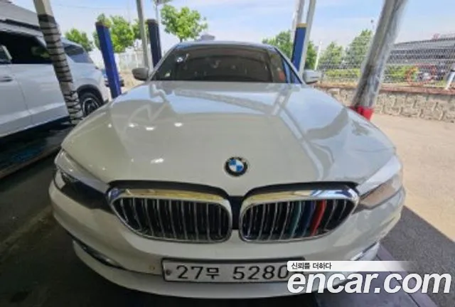 BMW 5-Series 520i Luxury