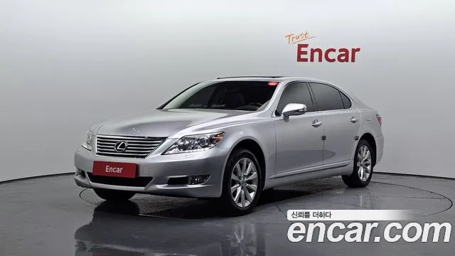 Lexus LS 5-seats Ottoman