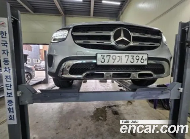 Mercedes-Benz GLC-Class GLC300e 4MATIC