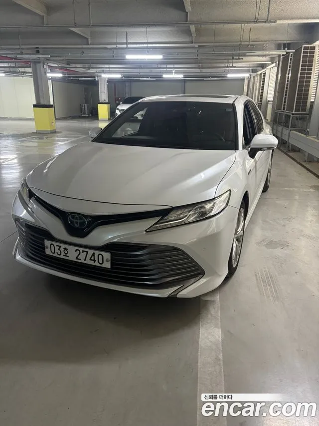 Toyota Camry 2.5 XLE Hybrid