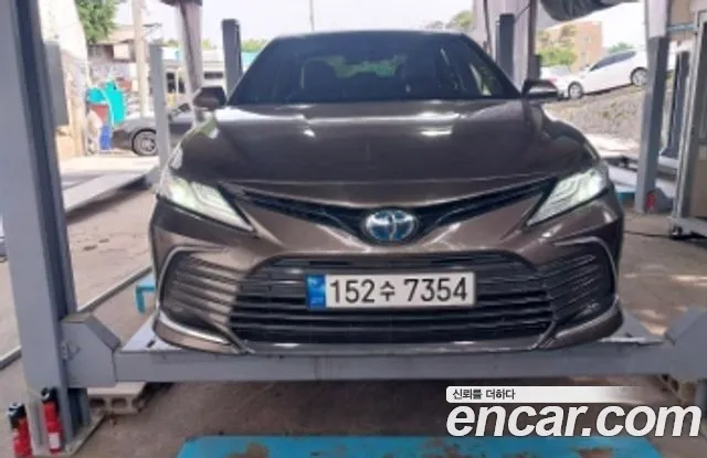 Toyota Camry 2.5 XLE Hybrid
