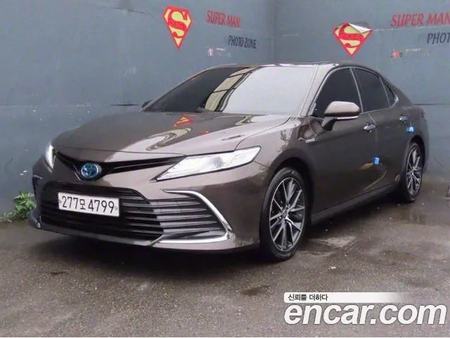 Toyota Camry 2.5 XLE Hybrid