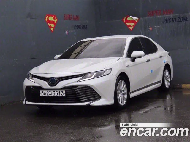 Toyota Camry 2.5 LE Hybrid