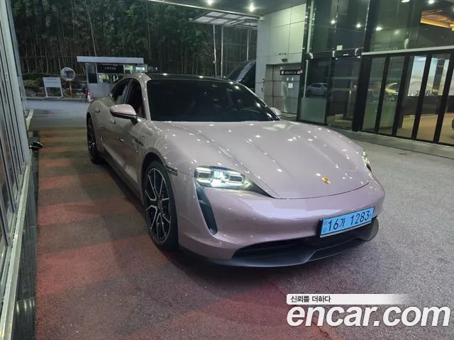 Porsche Taycan Base