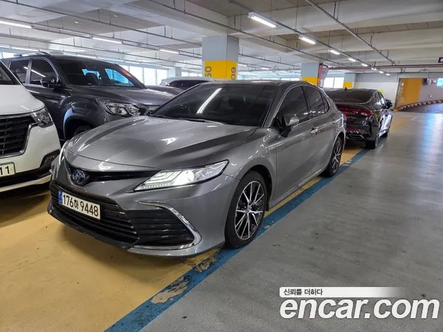 Toyota Camry 2.5 XLE Hybrid