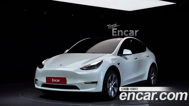 Tesla Model Y Standard Range