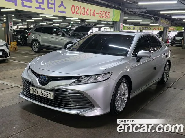 Toyota Camry 2.5 XLE Hybrid