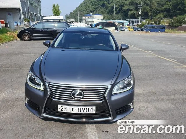 Lexus LS AWD