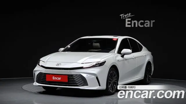 Toyota Camry 2.5 XLE Hybrid