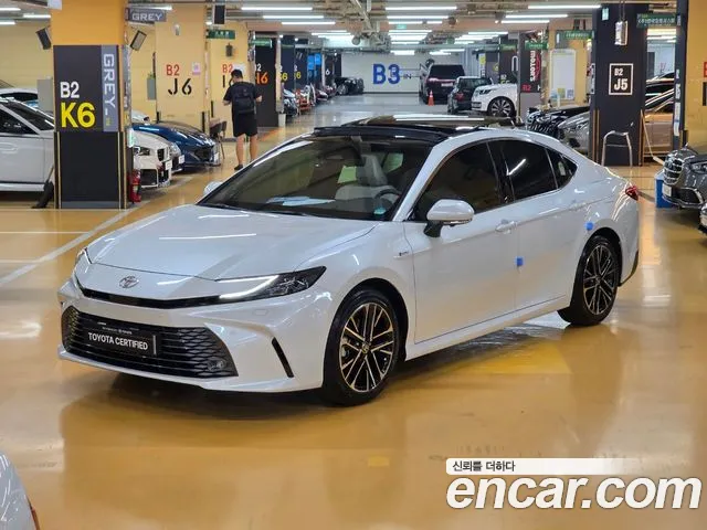 Toyota Camry 2.5 XLE Premium Hybrid