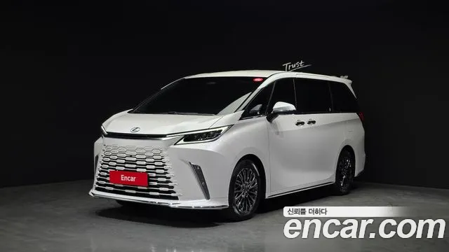 Lexus LM 500h Executive